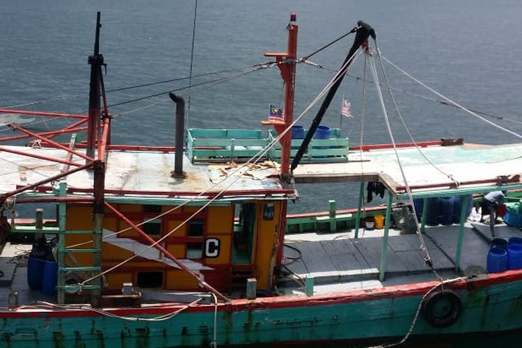 A file photo of the Ministry of Maritime Affairs and Fisheries arrests an illegal fishing boat bearing the Malaysian flag in Indonesian waters on Sunday, April 7, 2019. 