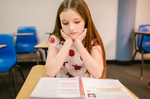 7 Cara Mengatasi Kecemasan Anak Saat Menghadapi Ujian Sekolah