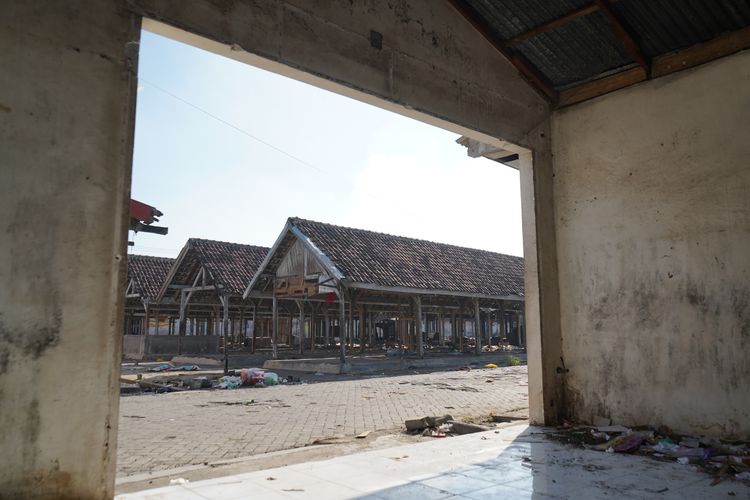 Pemerintah Kabupaten (Pemkab) Kediri akan merevitalisasi Pasar Ngadiluwih menjadi pasar yang memadukan nuansa wisata, budaya, dan tradisional modern. Sebelumnya, Pasar Ngadiluwih mengalami kebakaran pada 2022.
