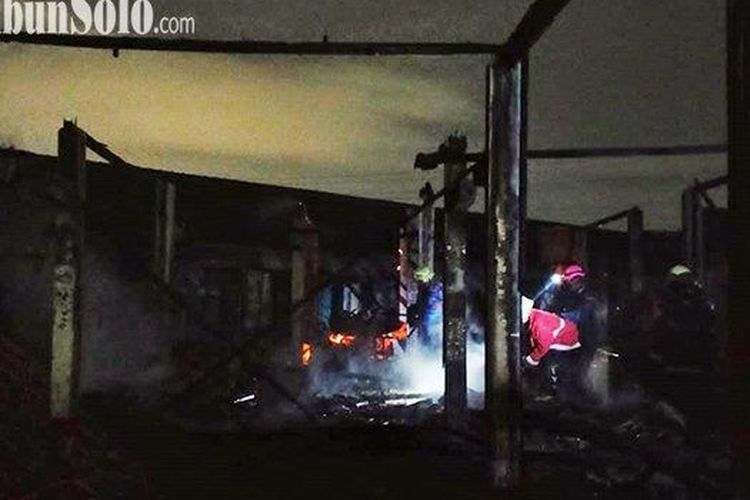 Kondisi Pasar Bumi Rejo di Desa Pabelan, Kecamatan Kartasura, Sukoharjo, Jawa Tengah, yang terbakar.