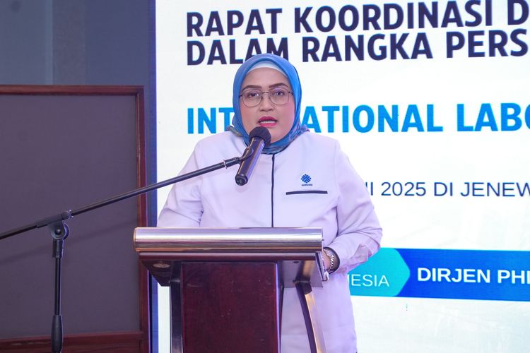Direktur Jenderal Pembinaan Hubungan Industrial dan Jaminan Sosial  (Dirjen PHI dan Jamsos) Kementerian Ketenagakerjaan (Kemenaker) Indah Anggoro Putri dalam Rapat Koordinasi (Rakor) Delegasi Tripartit Indonesia yang digelar di Jakarta, Senin (26/5/2025). Rakor di gelar sebagai persiapan menjelang ILC ke-113 yang akan berlangsung pada 2 hingga 13 Juni 2025 di Kantor Pusat ILO dan Kantor PBB di Jenewa, Swiss.