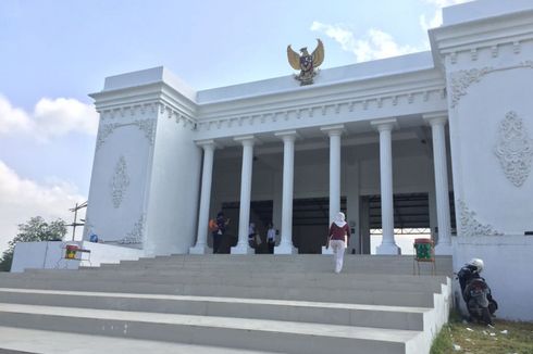 Melihat Kantor Desa Mirip Istana Negara, Dibangun 4 Tahun dengan Dana Rp 1,8 Miliar