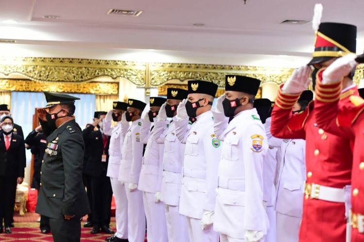 Tim Pasukan Pengibar Bendera Pusaka (Paskibraka) yang bertugas untuk mengibarkan bendera Merah Putih pada Upacara Peringatan Detik-Detik Proklamasi Kemerdekaan Republik Indonesia pada Rabu (17/8/2022).