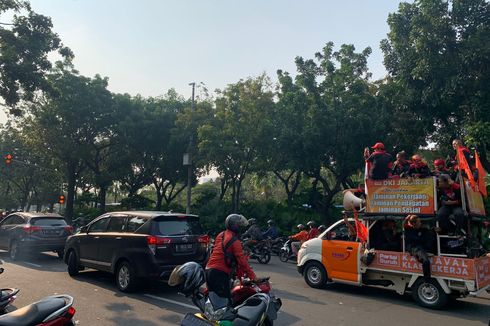 Unjuk Rasa Usai, Massa Buruh Tinggalkan Balai Kota DKI Jakarta