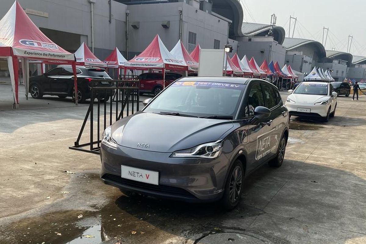 Pengunjung yang tertarik bisa menjajal Neta V di area test drive GIIAS 2023.