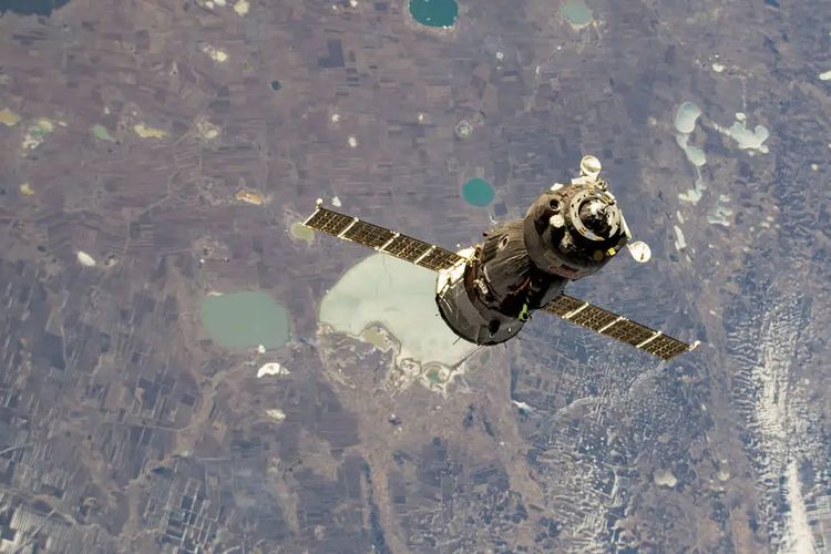 Pesawat kapsul Soyuz MS-23 yang rusak sehingga membuat tiga astronot terjebak di luar angkasa.