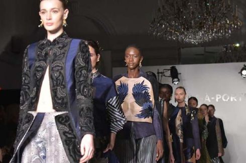 Tanggapan Pecinta Mode New York Terhadap Batik Kudus Denny Wirawan