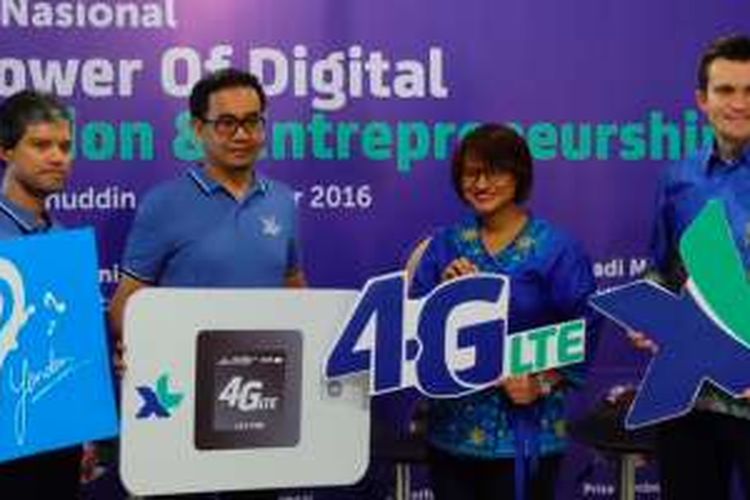 (ki-ka) Sr. GM XL Region North, Handono Warih, VP LTE XL, Rahmadi Mulyohartono, Presiden Direktur XL, Dian Siswarini, dan Chief Commercial Officer XL (Plt), Kirill Mankovski dalam acara peresmian layanan XL 4G LTE di Makassar