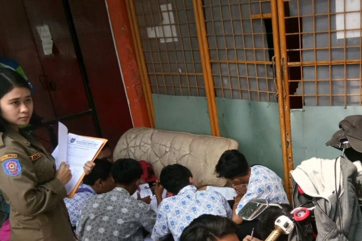 Main di Warnet Saat Jam Sekolah, 19 Pelajar di Depok Diamankan Satpol-PP