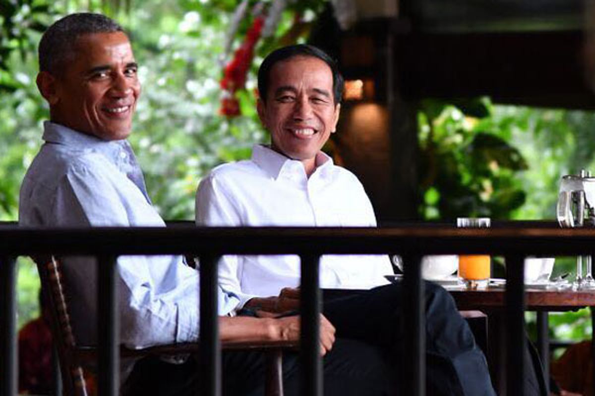 Presiden Joko Widodo dan Barack Obama, presiden ke-44 Amerika Serikat di Grand Garden Cafe, kawasan Kebun Raya Bogor, Jumat (30/6/2017).