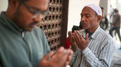 Apakah Doa Boleh Dinyanyikan? Ini Penjelasan Hukumnya serta Adab Berdoa