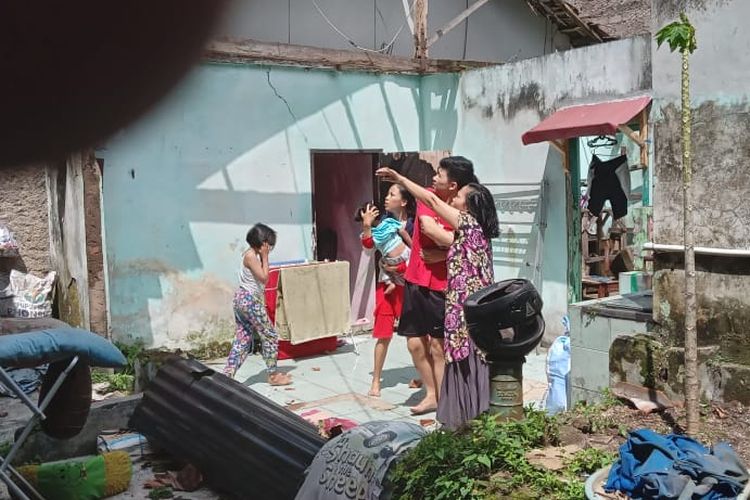Gempa bermagnitudo 5,6 mengguncang Kabupaten Cianjur, Jawa Barat, Senin (21/11/2022).