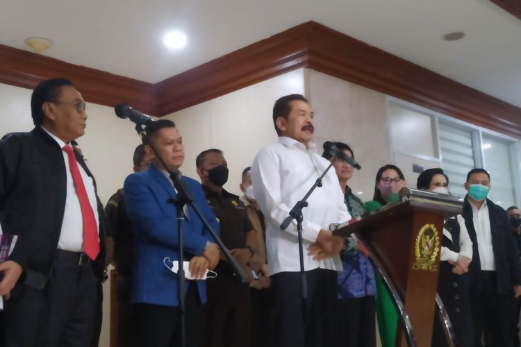 Jaksa Agung ST Burhanuddin dalam jumpa pers di Gedung DPR, Senayan, Jakarta Pusat, Selasa (23/8/2022) malam. 
