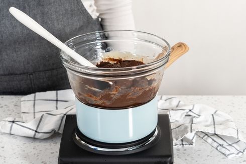 Mengenal Double Boiler, Teknik Melelehkan Cokelat dengan 2 Panci