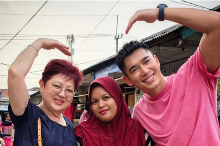 Aktor Singapura Ini Sengaja Terbang ke RI demi Temukan Mantan PRT yang Hilang Kontak 12 Tahun