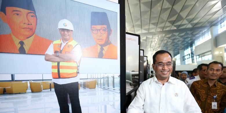 Menteri Perhubungan, Budi Karya Sumadi meninjau Terminal 3 Ultimate Bandara Soekarno-Hatta, Tangerang, Banten, Selasa (9/8/2016).Terminal 3 Ultimate Bandara Soekarno-Hatta resmi beroperasi sepenuhnya hari ini.