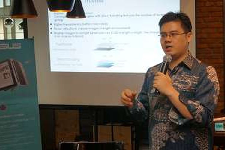 Wiewie, Product Manager Notebook System BG Asus Indonesia, dalam acara peluncuran Chromebook C100PA dan C201PA di Jakarta, Selasa (28/6/2016)