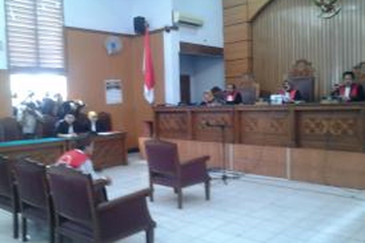 Sidang perdana Agun Iskandar, terdakwa kejahatan seksual di JIS di Pengadilan Negeri Jakarta Selatan, Cilandak, Jakarta, Selasa (26/8/2014).