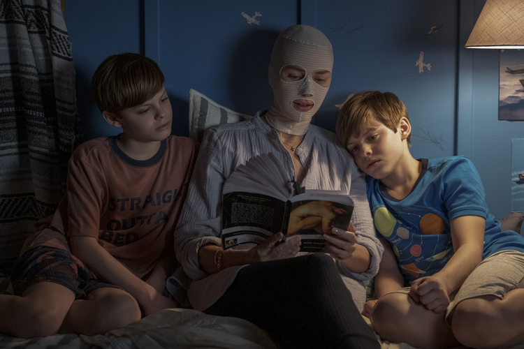 Naomi Watts, Nicholas Crovetti, and Cameron Crovetti in Goodnight Mommy (2022)