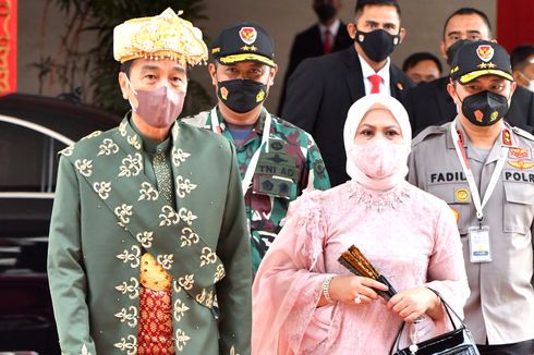 Kenakan Baju Adat Paksian Warna Hijau, Jokowi: Melambangkan Kerukunan dan Kesejukan