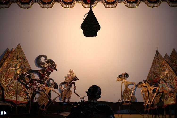 Ilustrasi kesenian wayang kulit. Mengenal tokoh pewayangan Pandawa yang terdiri dari Yudhistira, Bima, Arjuna, Nakula, dan Sadewa.
