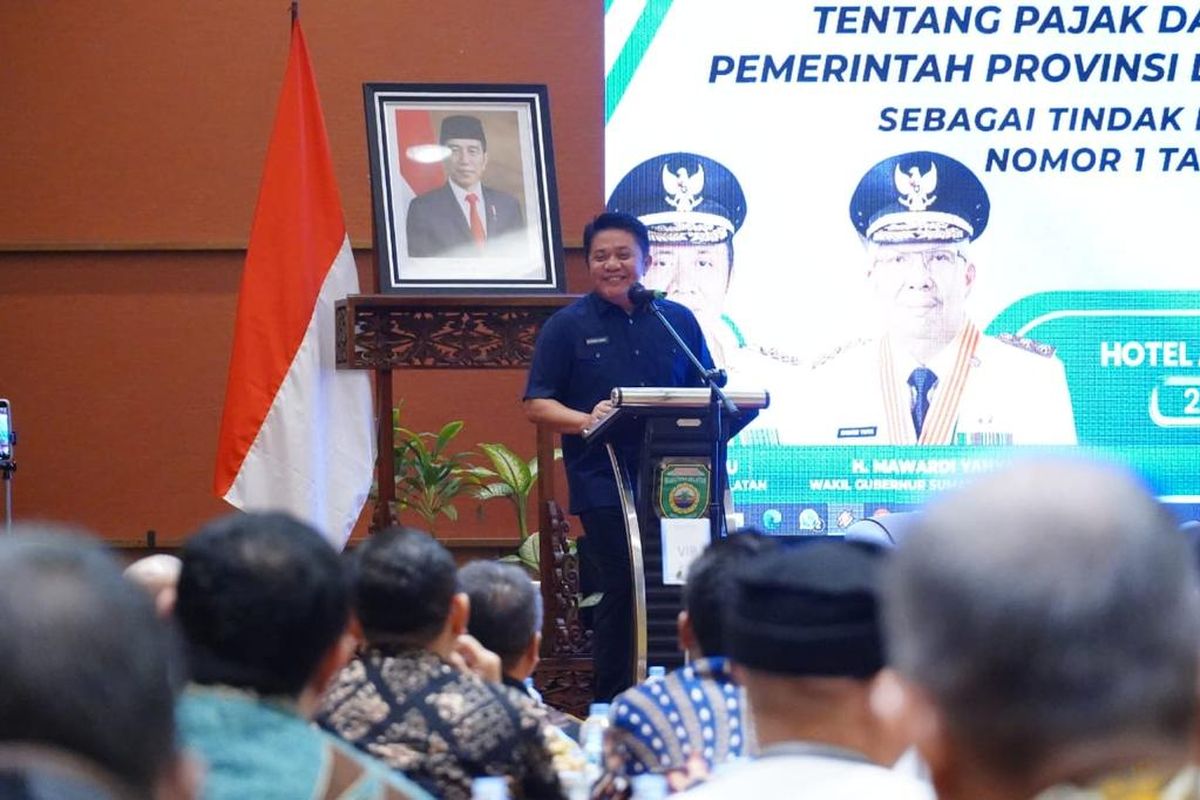 Gubernur Sumatera Selatan (Sumsel) Herman Deru saat menjadi keynote speaker dalam Focus Group Discussion (FGD) ?Diskusi Terarah tentang Pendapatan Asli Daerah (PAD) dan Koordinasi Penyelarasan Penyusunan Raperda tentang Pajak Daerah dan Retribusi Daerah Pemerintah Provinsi dan Pemerintah Kabupaten/Kota? di Ballromm Hotel Aryaduta Palembang, Rabu (23/8/2023).
