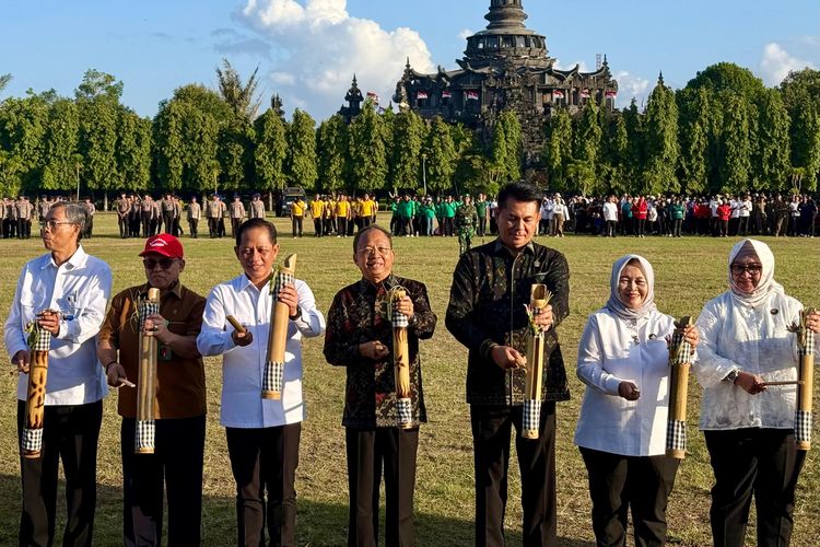 Pilah Sampah dari Sumber, 10 Desa di Bali Diganjar Penghargaan