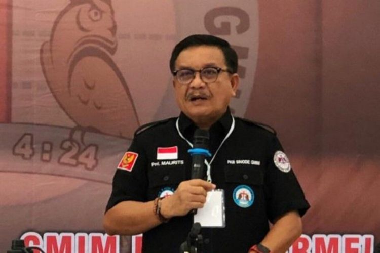 Wali Kota Bitung yang juga Ketua P/KB Sinode GMIM, Maurits Mantiri, saat memberikan penjelasan dan arahan di kegiatan Panji Yosua Sinode GMIM, Sabtu (14/5/2022).