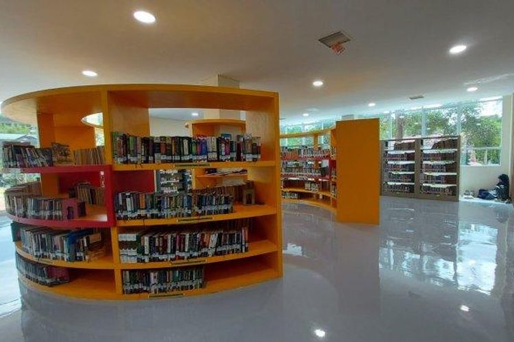 Ruangan gedung baru perpustakaan kota Samarinda di jalan Kusuma Bangsa, depan balai kota Samarinda. Sejak awal bulan Maret lalu sudah bisa dikunjungi oleh masyarakat umum. 