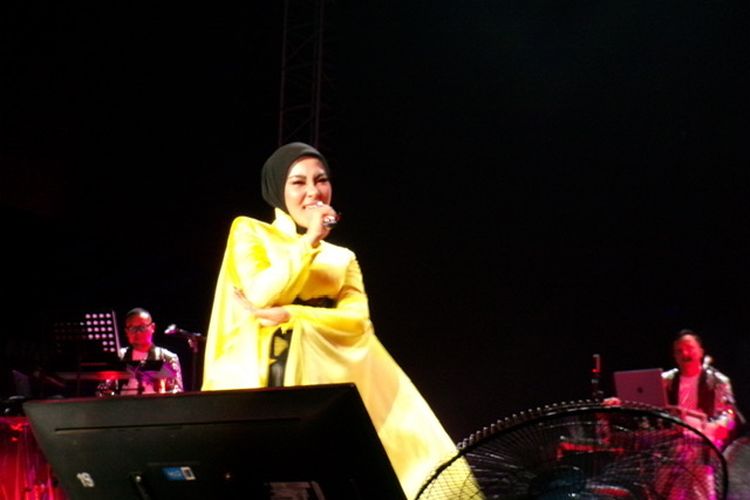 Syahrini Ungkap Alasan Pasang Foto Zaman Dulu Saat Tampil di Panggung Pestapora 2026