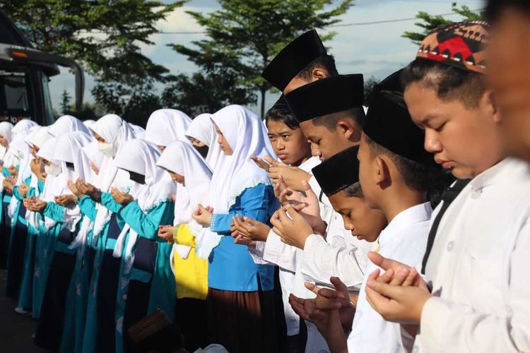 Santri Pesantren Tebuireng Jombang, Jawa Timur, mudik lebaran secara bersama-sama, memanfaatkan 47 bus yang difasilitasi pihak pesantren.