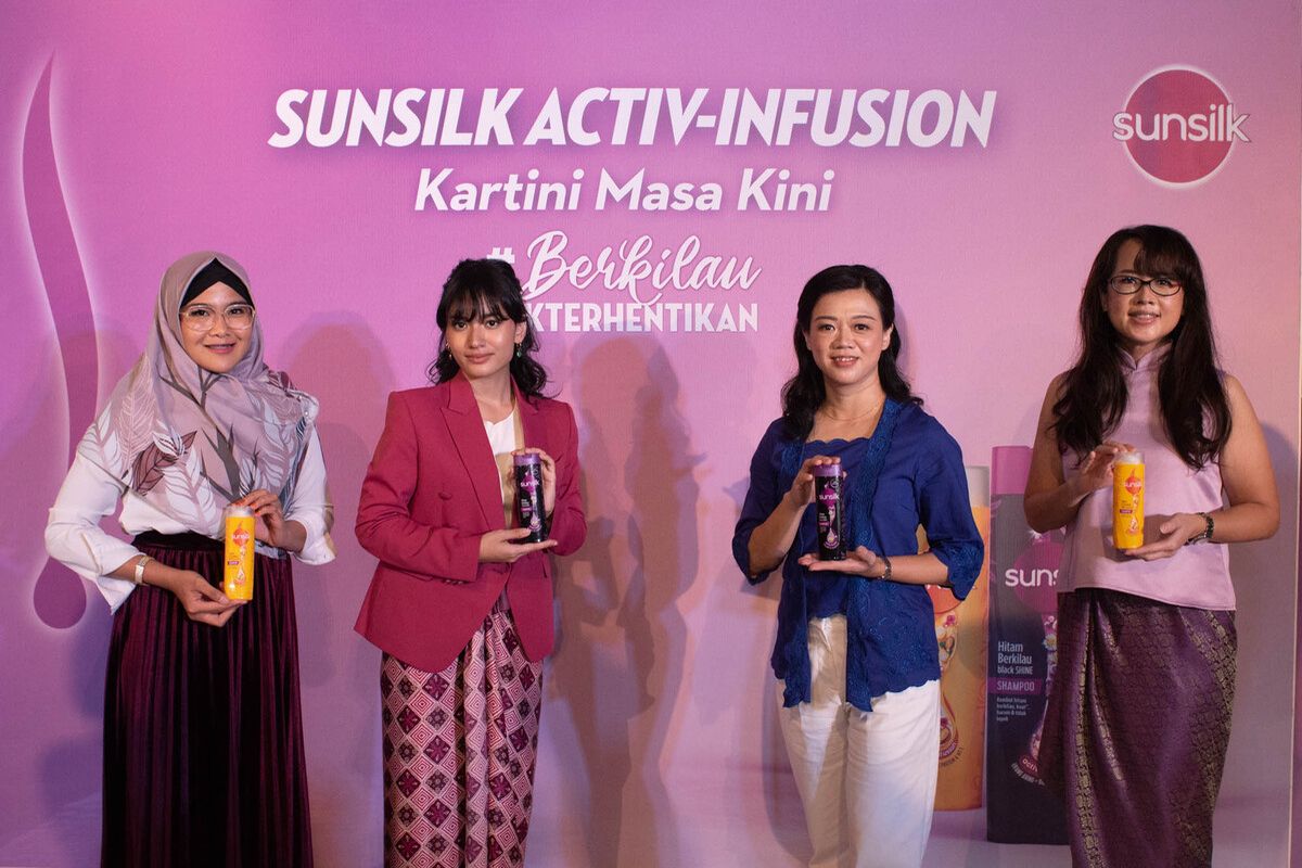 Sunsilk meluncurkan produk perawatan rambut terbaru dalam acara media gathering di Kaum Jakarta, Jakarta Pusat, Senin (18/4/2022).