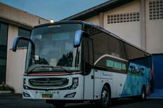 PO Safari Dharma Raya Rombak Bus Becak Balap Pakai Headlamp Truk