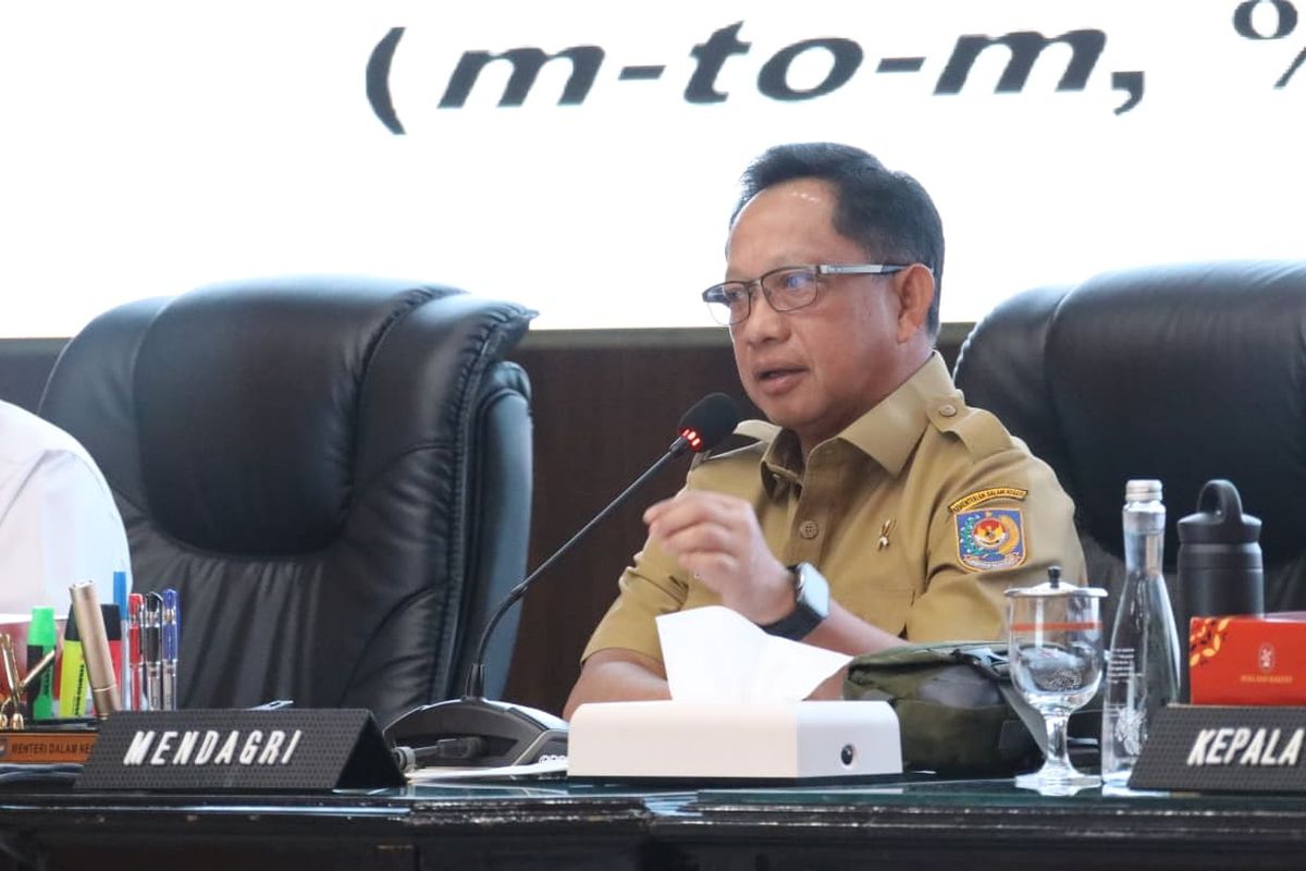 Menteri Dalam Negeri (Mendagri) Muhammad Tito Karnavian dalam Rapat Koordinasi (Rakor) Pengendalian Inflasi Daerah di Gedung Sasana Bhakti Praja, Kantor Pusat Kementerian Dalam Negeri (Kemendagri), Jakarta, Selasa (4/11/2025).