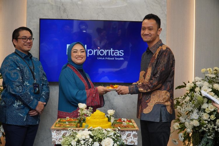 Sentra Layanan BRI Prioritas Cirebon merupakan wujud apresiasi BRI dalam meningkatkan layanan eksklusif kepada nasabah.