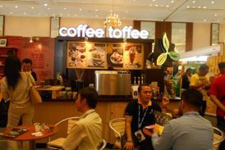 Booth Coffee Toffee di Franchise and License Expo Indonesia Ke-12, di Jakarta Convention Center, Jakarta, Sabtu (13/9/2014).