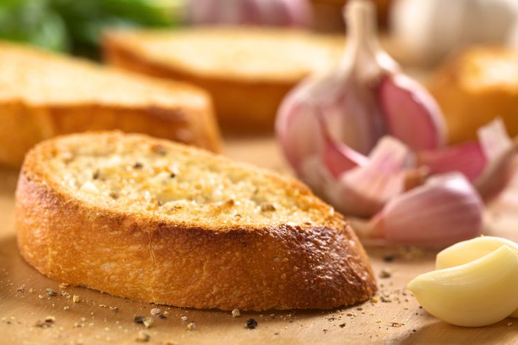 Ilustrasi bruschetta khas Italia. Bruschetta konon awal mula dari garlic bread ala Amerika. 