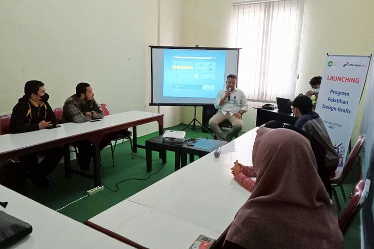 Sebanyak 10 anak muda dari Kota Medan, Sumatera Utara (sumut), mendapatkan pelatihan khusus Desain Grafis selama satu bulan secara intensif, atas inisiatif Pertagas Onsa mulai 15 Desember 2021. 