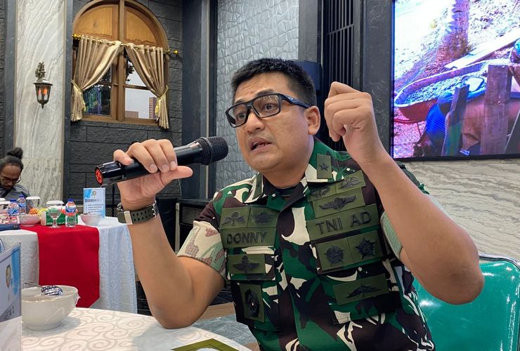 TNI Serahkan Tersangka Sipil Kasus Penembakan Pratu FAA ke Polisi