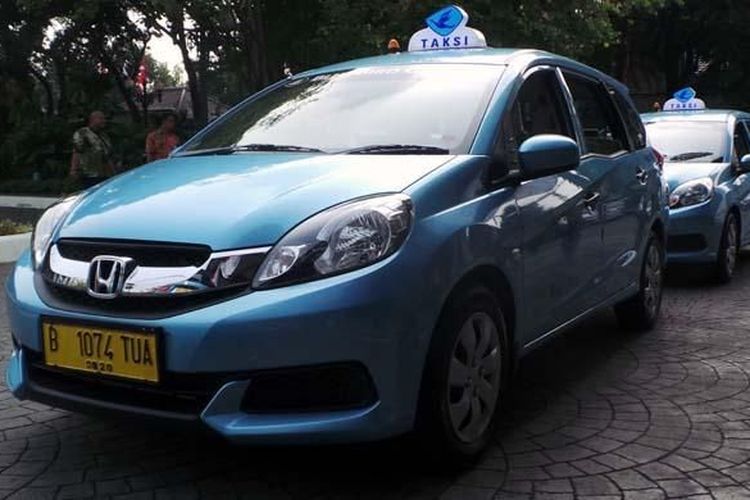 Ilustrasi mobil bekas taksi.