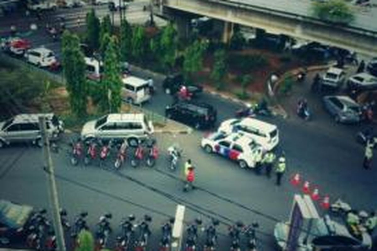 Eksekusi lahan di Jalan I Gusti Ngurah Rai, Jakarta Timur, sementara lalu lintas dari Traffic Light Buaran sampai dengan TL MalCitra dialihkan.