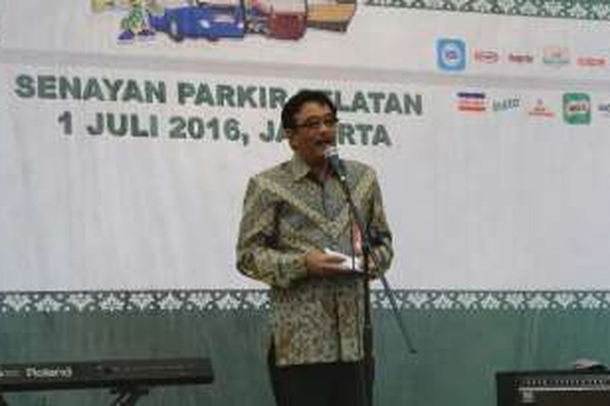 Wakil Gubernur DKI Jakarta Basuki Tjahaja Purnama memberi sambutan dalam acara mudik gratis di Parkir Timur Senayan, Jumat (1/7/2016). 