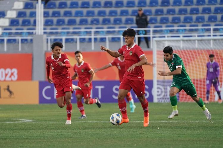 Laga timnas Indonesia vs Irak dalam jadwal Piala Asia U20 digulirkan di Stadion Lokomotiv pada Rabu (1/3/2023) malam WIB. Indonesia kini menghuni posisi juru kunci klasemen Piala Asia U20 2023 Grup A usai kalah dari Irak pada laga perdana. Artikel ini berisi cara nonton timnas U20 Indonesia vs Suriah di Piala Asia U20 2023.