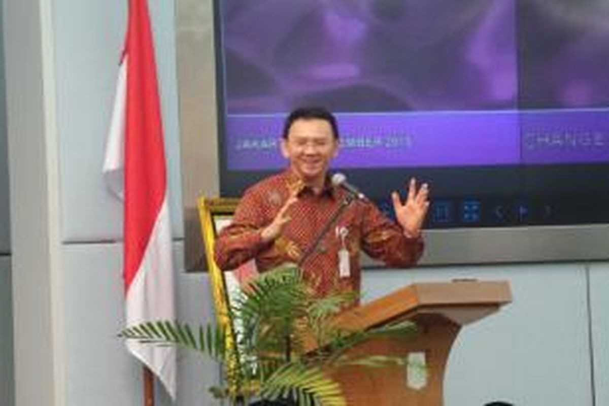 Gubernur DKI Jakarta Basuki Tjahaja Purnama saat menyampaikan sambutan dalam acara Sosialisasi Inovasi Pelayanan Publik, di Ruang Pola Blok G, Balai Kota?, Kamis (5/11/2015).