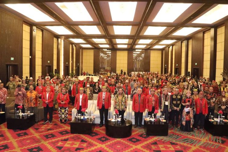 Kementerian Dalam Negeri (Kemendagri) menggelar Rapat Kerja Nasional (Rakernas) bersama Masyarakat Adat Dayak Nasional (MADN) 1 Tahun 2020 di Hotel Novotel, Balikpapan, Kalimantan Timur (Kaltim), Kamis (13/10/2022).