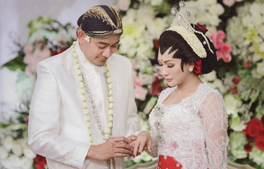 Brotoseno dan Tata Janeeta.