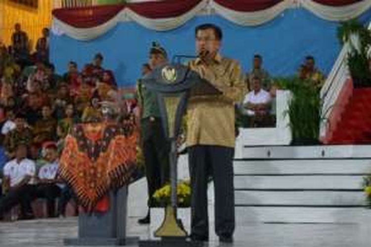 Wakil Presiden Jusuf Kalla saat memberikan sambutan pada puncak perayaan Haornas 2016 di Stadion Gelora Delta Sidoarjo, Jawa Timur, Jumat (9/9) malam.

