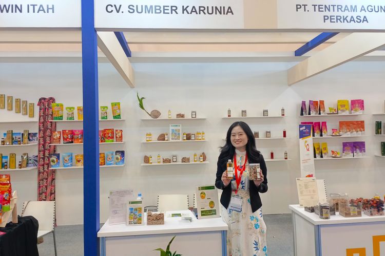 Felicia Nathania, Manager CV Sumber Karunia pada acara Trade Expo Indonesia (TEI) 2023 di ICE BSD, Tangerang pada Kamis (19/10/2023)