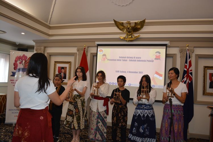 Sekolah Indonesia Pelangi didukung oleh Konsulat Jenderal Republik Indonesia (KJRI) Sydney, Australia menyelenggarakan acara Presentasi Akhir Tahun 2021 pada Sabtu (04/12/2021).