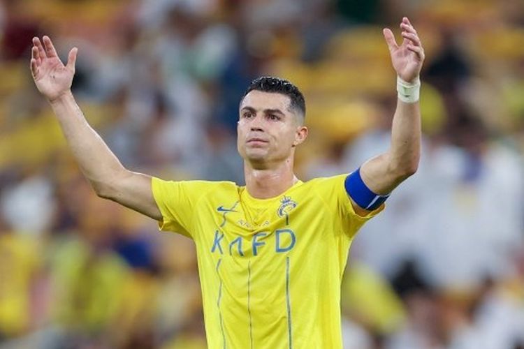 Penyerang Al Nassr, Cristiano Ronaldo, bereaksi dalam final Piala Raja Arab Saudi 2023-2024 antara Al Hilal vs Al Nassr di King Abdullah Sport City pada 31 Mei 2024.